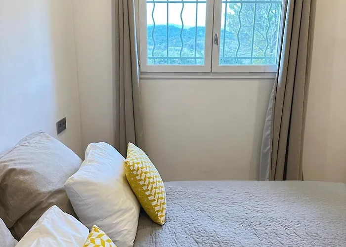 Le Grand Bouteillan Holiday home Pierrevert